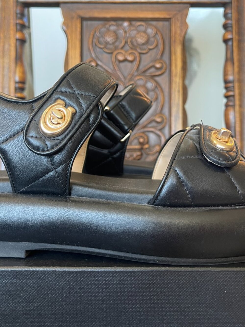COACH QUILTED BLACK LEATHER DAD SANDALS SIZE 7 - Picture 4 of 6